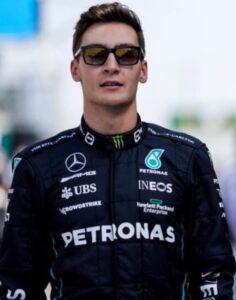 Russell pilota mercerdes a shanghai