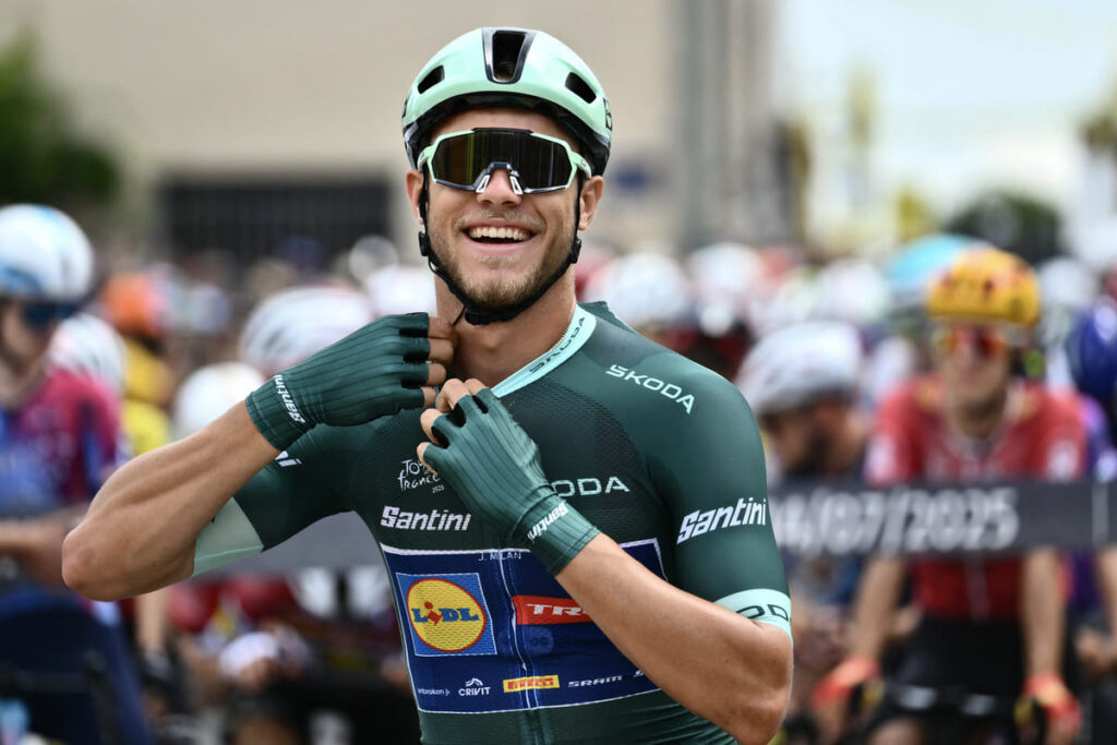 Jonathan Milan indossa la maglia verde