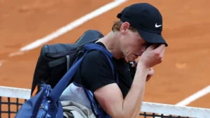 Roland Garros, Sinner fuori in cinque set: Cerúndolo ribalta tutto e Parigi riscrive il torneo