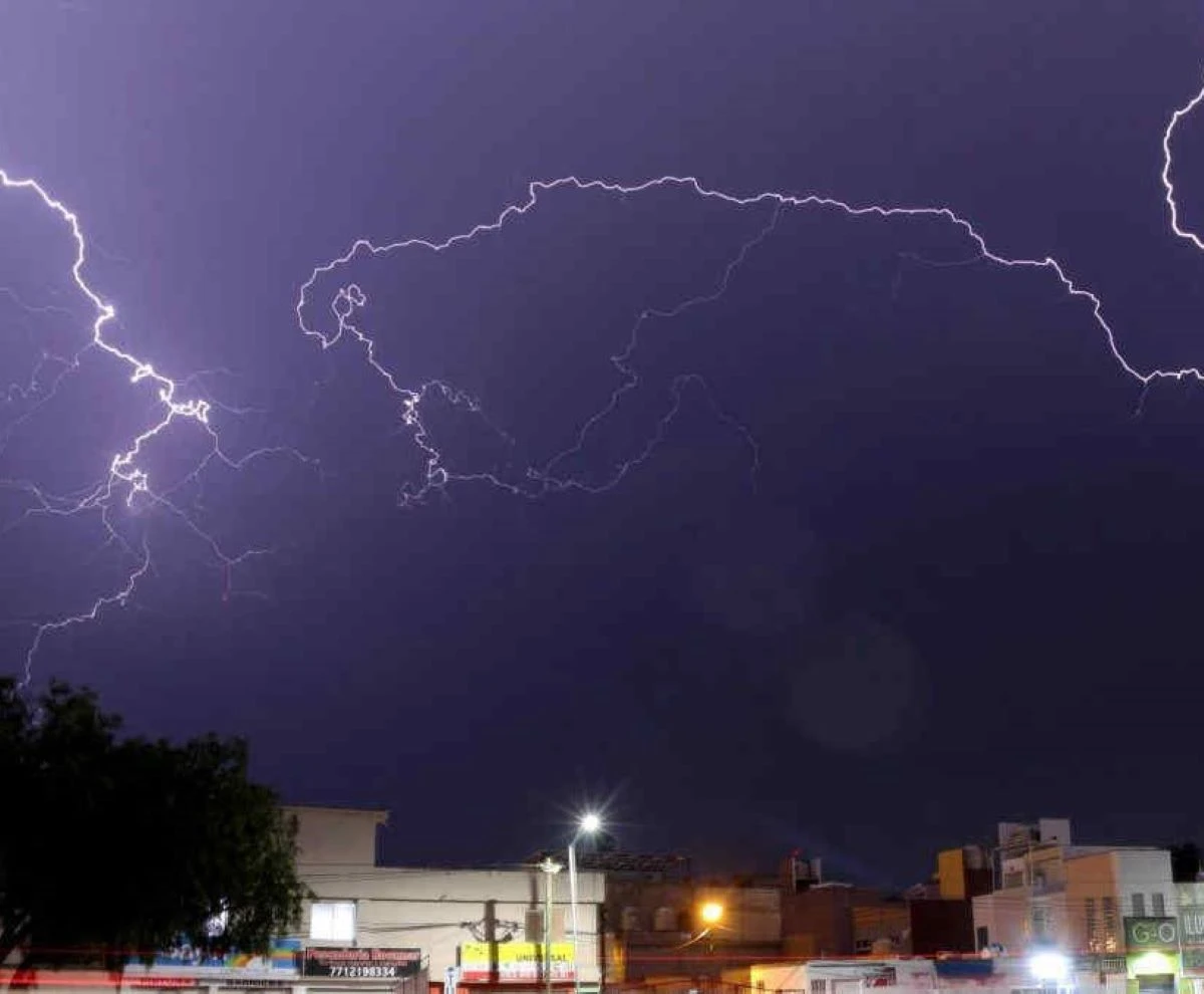 Immagine di temporali e nuvole minacciose sull'Italia