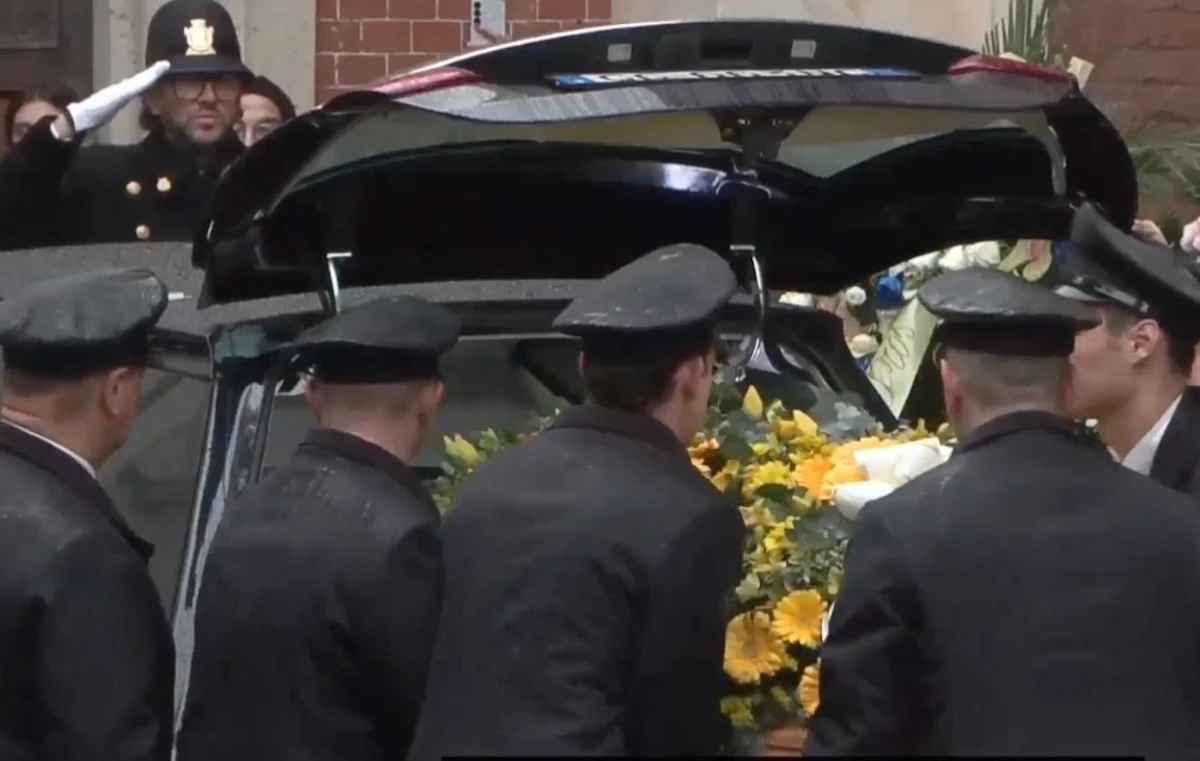 Fabio Fazio e Luciana Littizzetto ai funerali di Ornella Vanoni