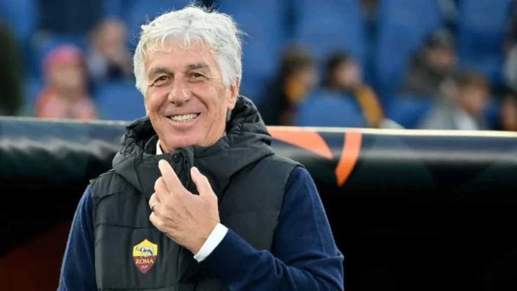Gasperini osserva la partita della Roma contro l