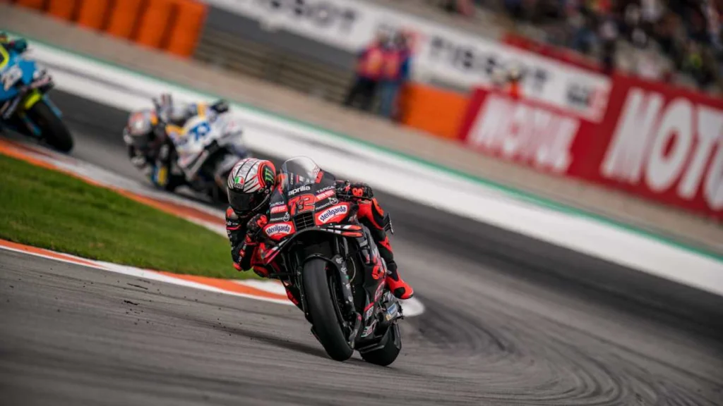 Bezzecchi durante una gara in motogp