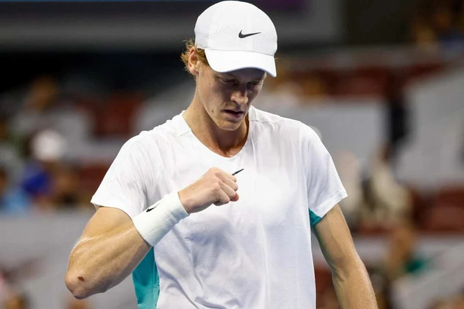 Jannik Sinner durante una premiazione