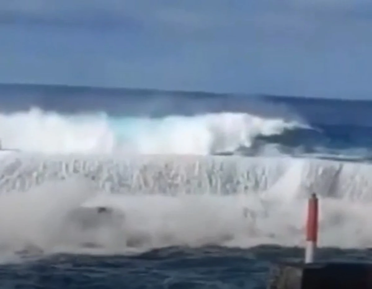 Molo di Puerto de la Cruz dopo l’onda anomala