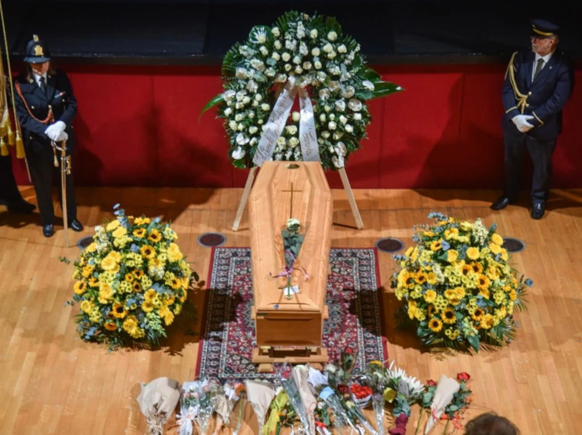 Camera ardente Ornella Vanoni al Piccolo Teatro Grassi di Milano