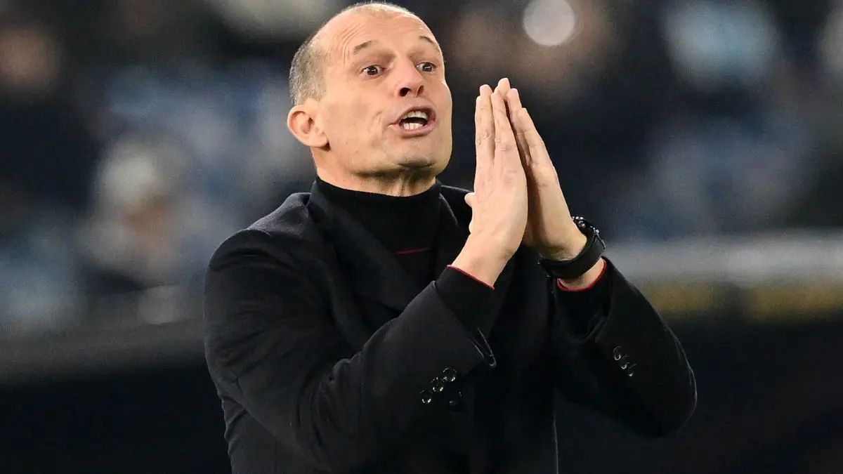 allegri durante una partita del milan