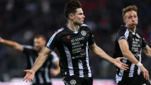l'udinese durante la partita con la roma